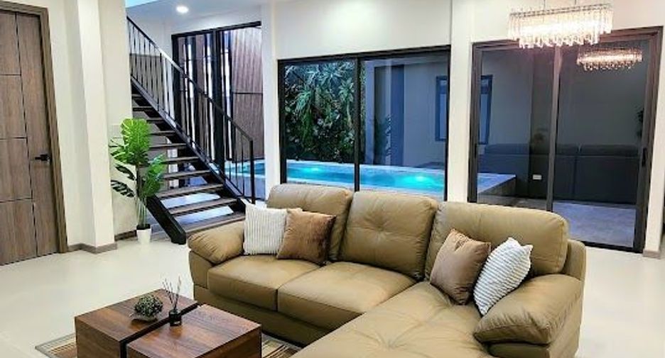 For sale 3 bedrooms house in Phra Khanong, Bangkok