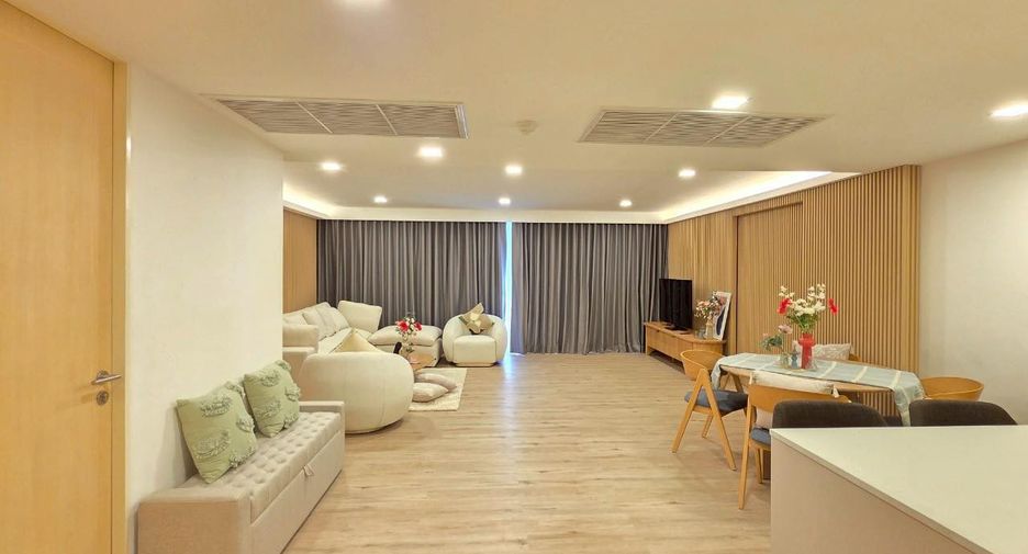 For rent 2 bedrooms condo in Pathum Wan, Bangkok