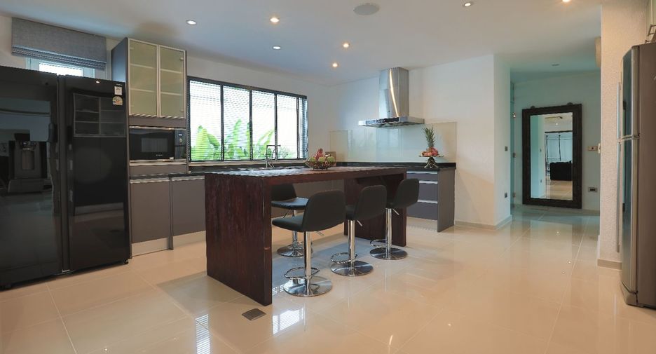Villa en venta de 4 habitaciones en Bang Lamung, Chonburi