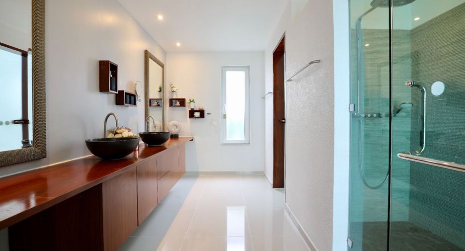 Villa en venta de 4 habitaciones en Bang Lamung, Chonburi