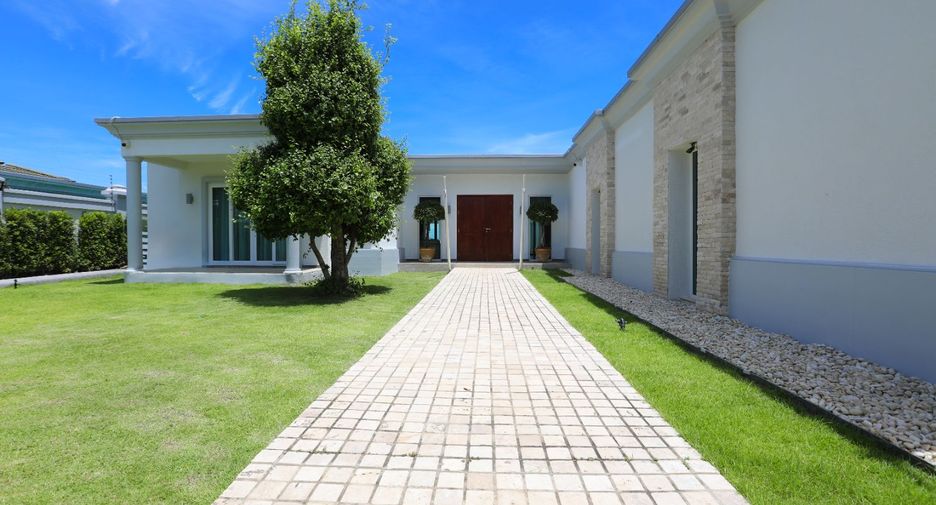 Villa en venta de 4 habitaciones en Bang Lamung, Chonburi