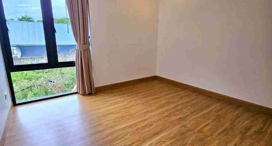 Villa en alquiler y en venta de 4 habitaciones en Mueang Chiang Mai, Chiang Mai
