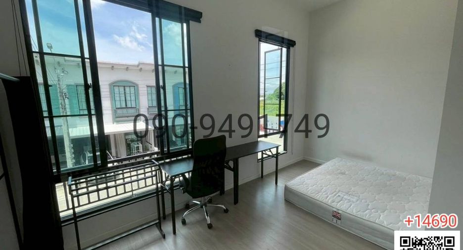For rent 3 bedrooms townhouse in Lat Krabang, Bangkok