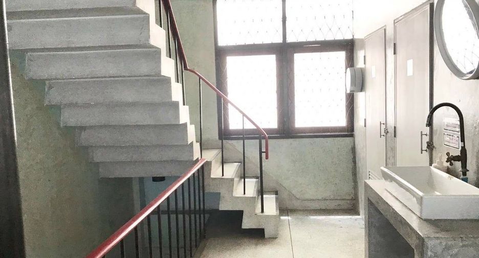 Аренда и продажа 5 спальни таунхаус в Сатхон, Бангкок