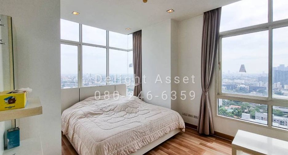 For rent 2 bedrooms condo in Phra Khanong, Bangkok