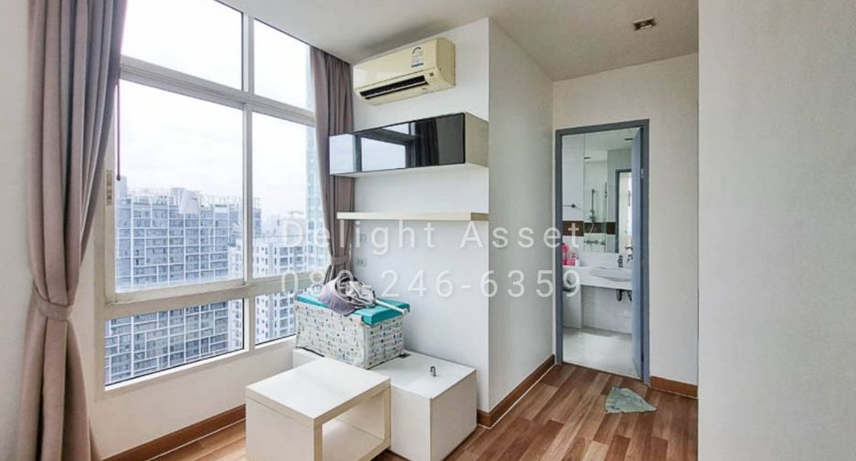 For rent 2 bedrooms condo in Phra Khanong, Bangkok