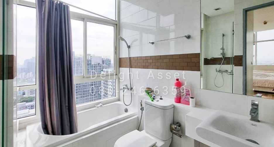 For rent 2 bedrooms condo in Phra Khanong, Bangkok