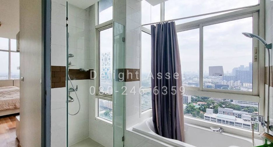 For rent 2 bedrooms condo in Phra Khanong, Bangkok