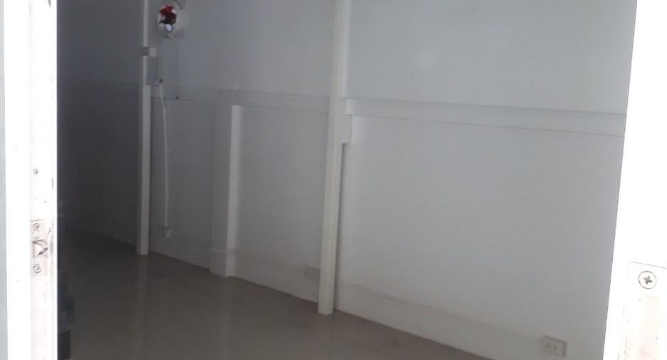 For rent 5 bedrooms retail Space in Bueng Kum, Bangkok