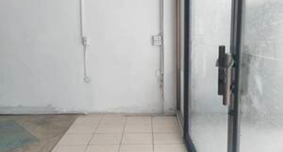 Local comercial en venta de 6 habitaciones en Bang Kapi, Bangkok