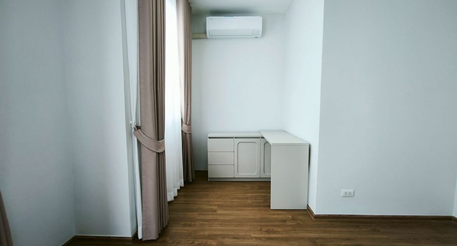 For rent 3 bedrooms townhouse in Bang Phli, Samut Prakan