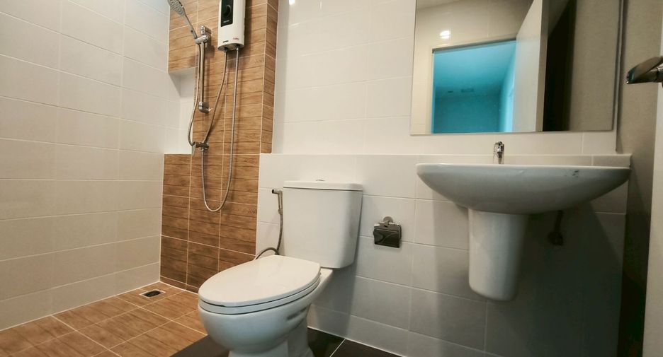 For rent 3 bedrooms townhouse in Bang Phli, Samut Prakan