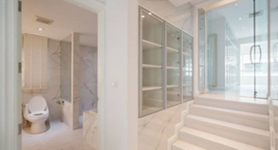Casa adosada en venta de 4 habitaciones en Watthana, Bangkok