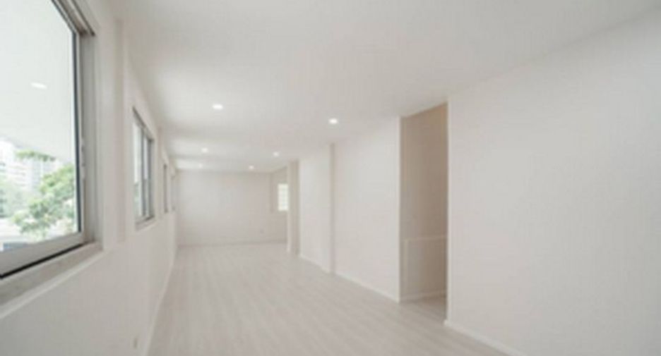 Casa adosada en venta de 4 habitaciones en Watthana, Bangkok