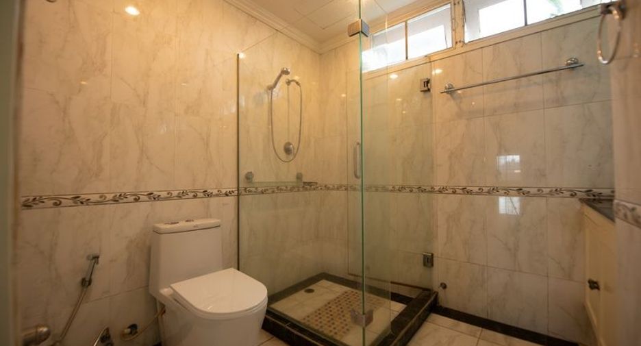 For sale 3 bedrooms condo in Watthana, Bangkok