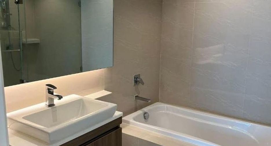 For sale 2 ベッドルーム condo in Khlong Toei, Bangkok