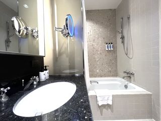 For rent 1 bed serviced apartment in Khlong Toei, Bangkok