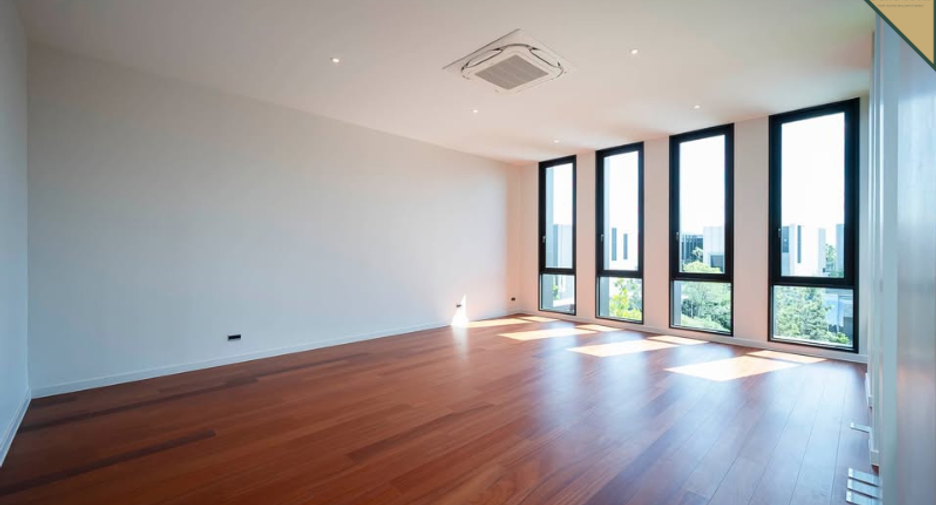 For sale 5 bedrooms house in Suan Luang, Bangkok