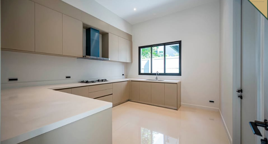 For sale 5 bedrooms house in Suan Luang, Bangkok