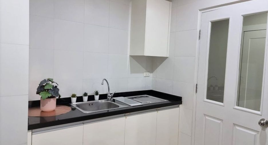 For rent 1 bed house in Khlong Toei, Bangkok
