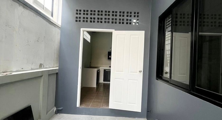 Haus zur Miete mit 3 Zimmer in Si Racha, Chonburi