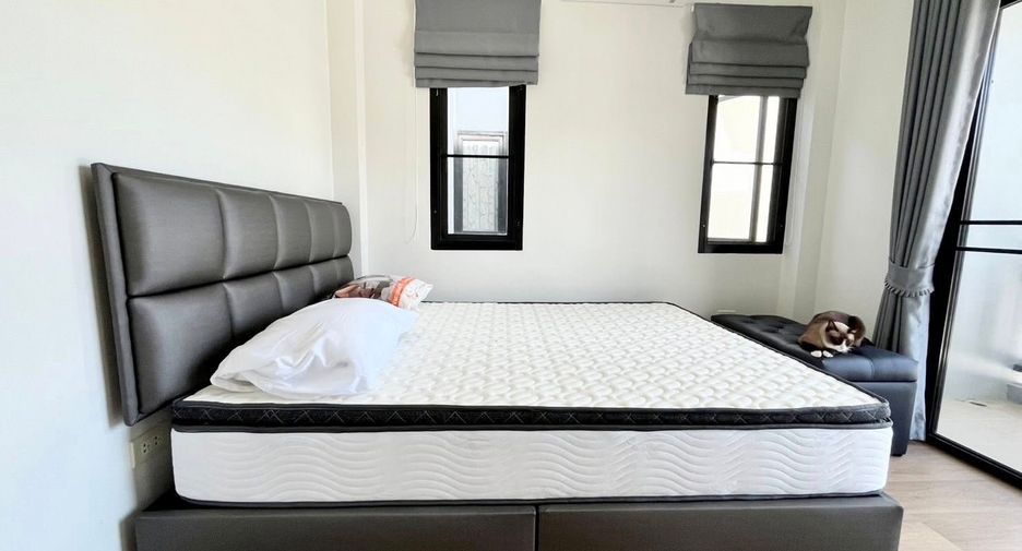 Haus zur Miete mit 3 Zimmer in Si Racha, Chonburi