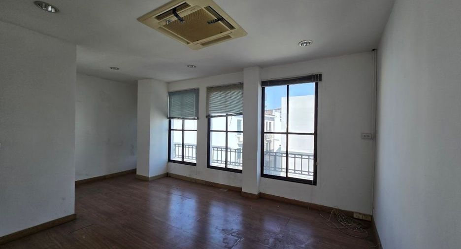 À vendre 3 chambres maison à Lat Phrao, Bangkok