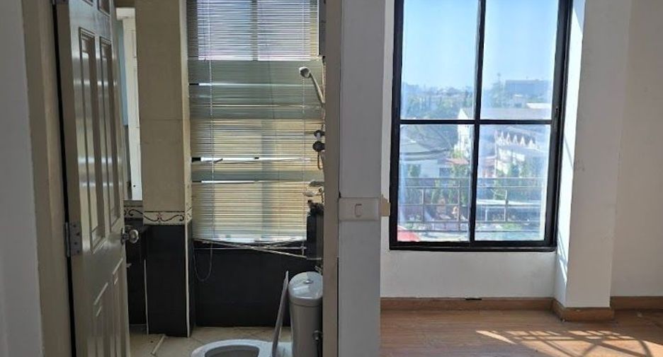 À vendre 3 chambres maison à Lat Phrao, Bangkok