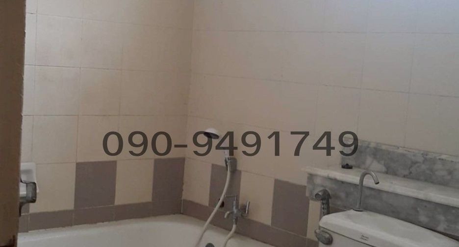 For rent 3 bedrooms townhouse in Khlong Sam Wa, Bangkok