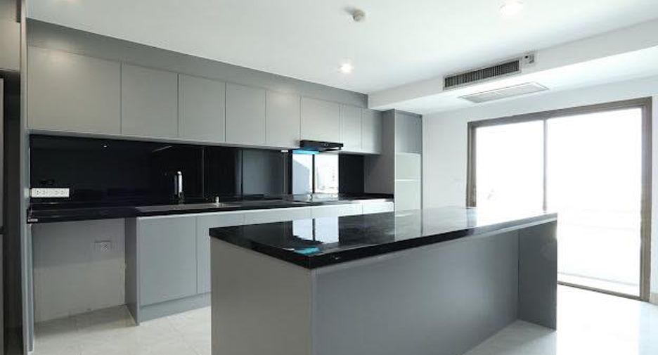 For rent 3 bedrooms condo in Bang Na, Bangkok