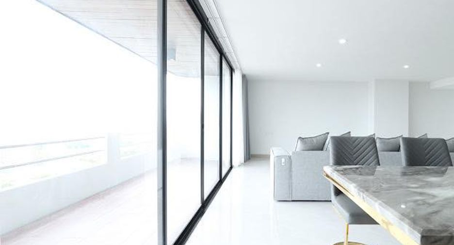 For rent 3 bedrooms condo in Bang Na, Bangkok