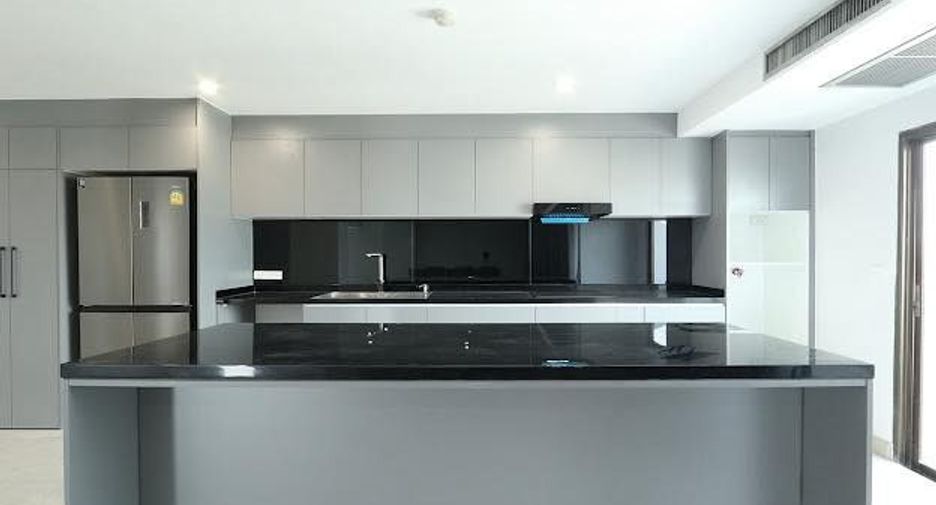 For rent 3 bedrooms condo in Bang Na, Bangkok