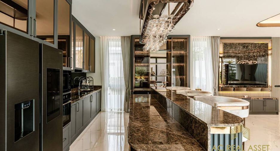 Villa en alquiler y en venta de 8 habitaciones en Bang Lamung, Chonburi