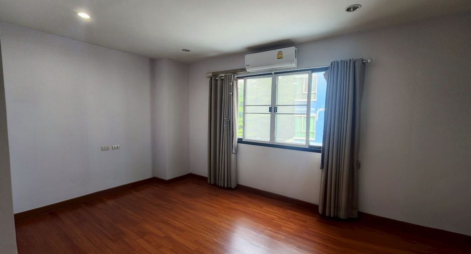 For rent and for sale 3 bedrooms townhouse in Bueng Kum, Bangkok