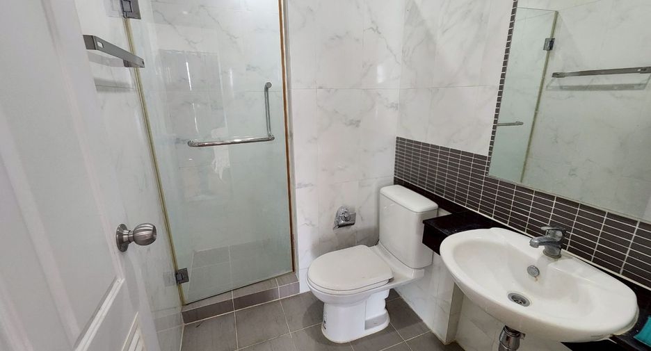 For rent and for sale 3 bedrooms townhouse in Bueng Kum, Bangkok