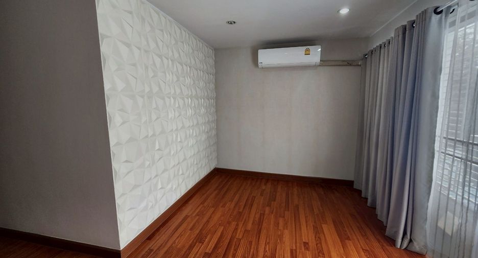For rent and for sale 3 bedrooms townhouse in Bueng Kum, Bangkok