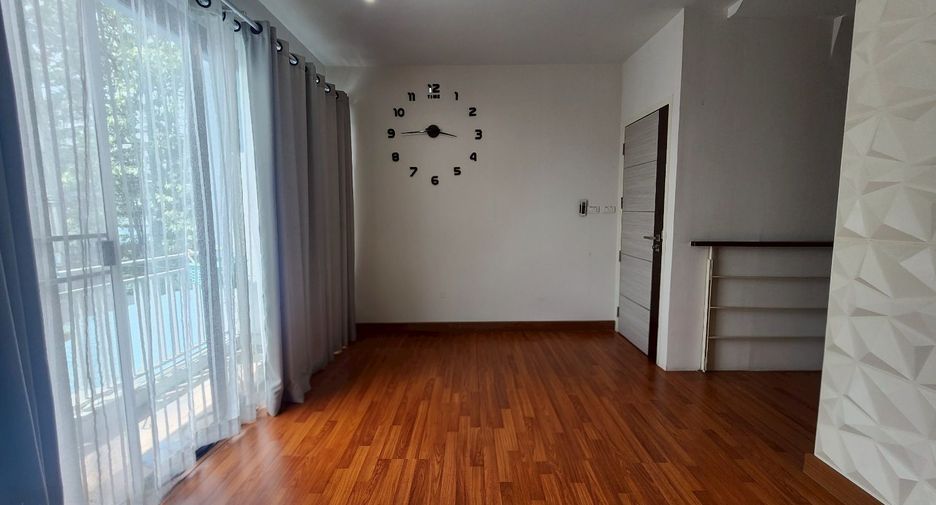 For rent and for sale 3 bedrooms townhouse in Bueng Kum, Bangkok