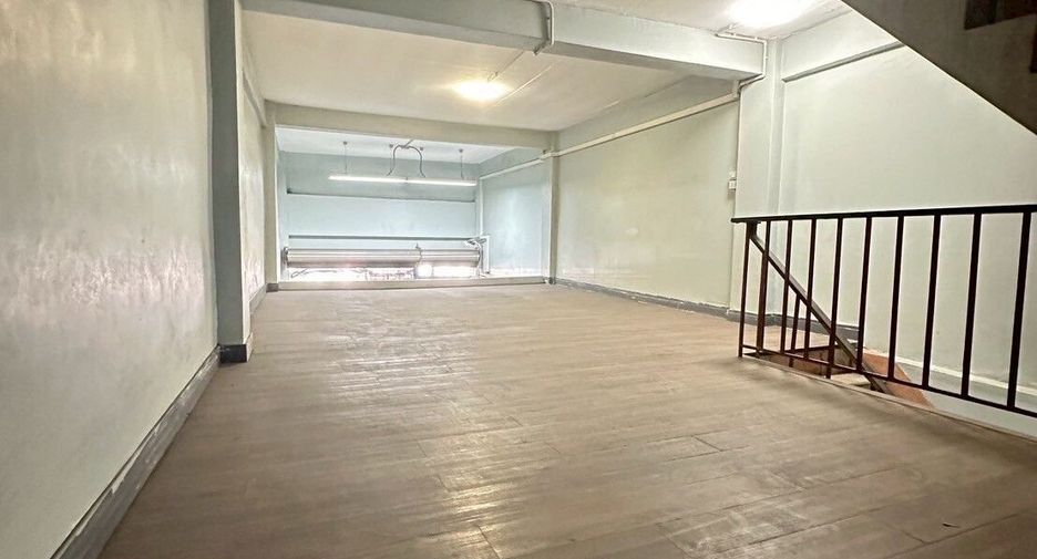 For rent 2 bedrooms retail Space in Bang Na, Bangkok