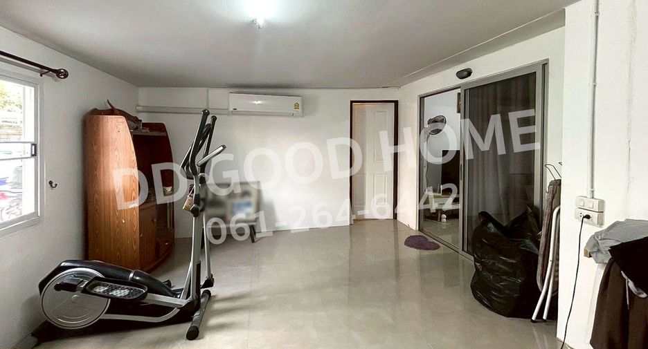 For sale 5 bedrooms townhouse in Lat Krabang, Bangkok