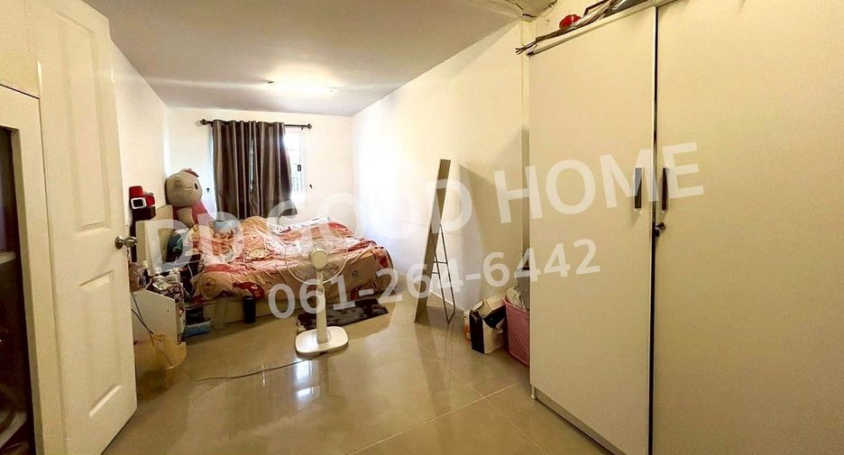 For sale 5 bedrooms townhouse in Lat Krabang, Bangkok