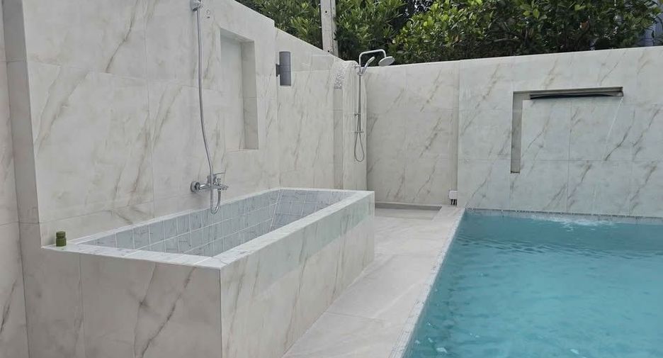 For rent 4 bedrooms house in Mueang Chiang Mai, Chiang Mai