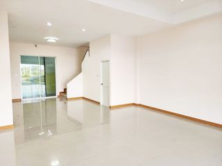 Local comercial en venta de 2 habitaciones en Lam Luk Ka, Pathum Thani
