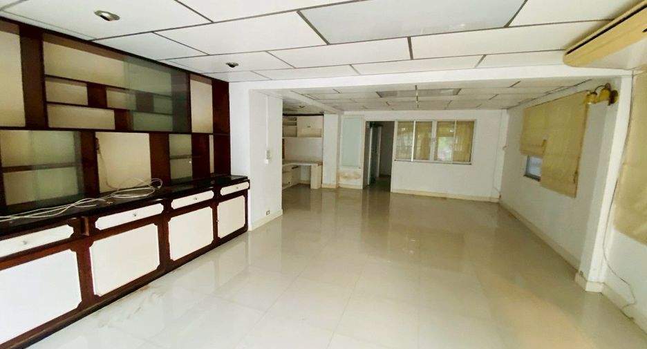 À vendre 5 chambres maison à Lak Si, Bangkok