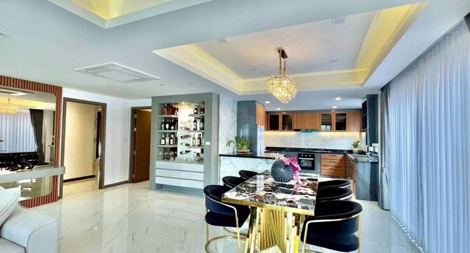 Villa en venta de 6 habitaciones en Bang Lamung, Chonburi