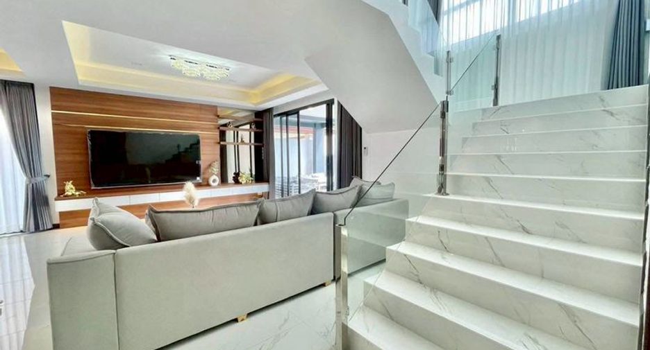Villa en venta de 6 habitaciones en Bang Lamung, Chonburi