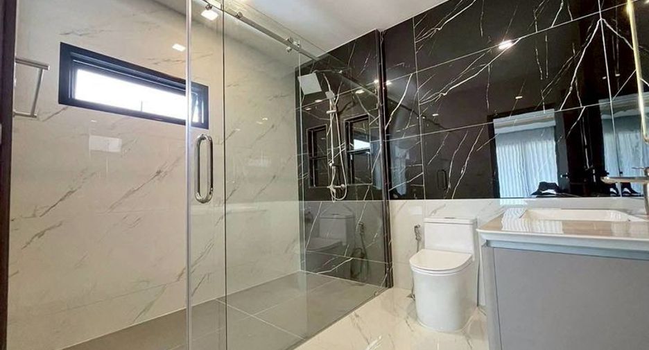 Villa en venta de 6 habitaciones en Bang Lamung, Chonburi