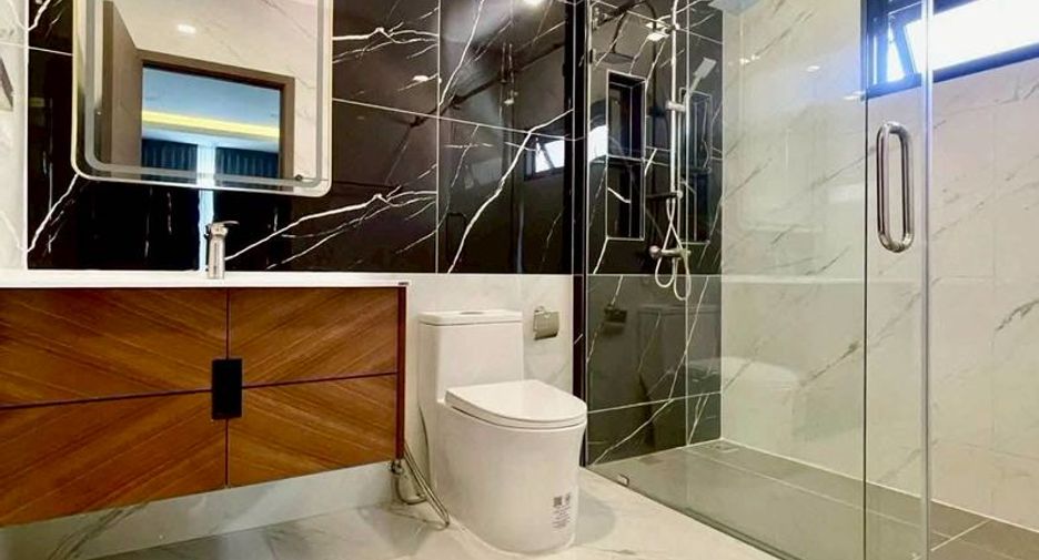 Villa en venta de 6 habitaciones en Bang Lamung, Chonburi