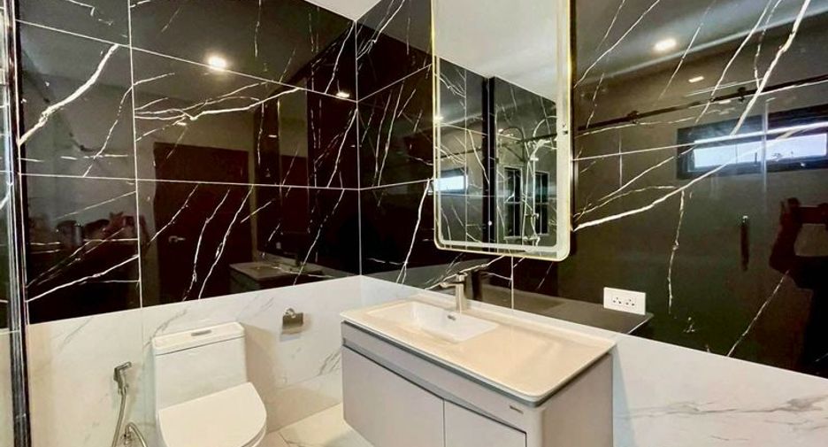 Villa en venta de 6 habitaciones en Bang Lamung, Chonburi