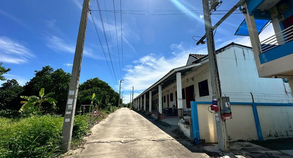 For sale 12 bedrooms apartment in Si Racha, Chonburi