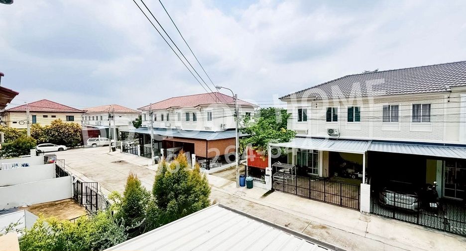 For sale 3 bedrooms townhouse in Saphan Sung, Bangkok